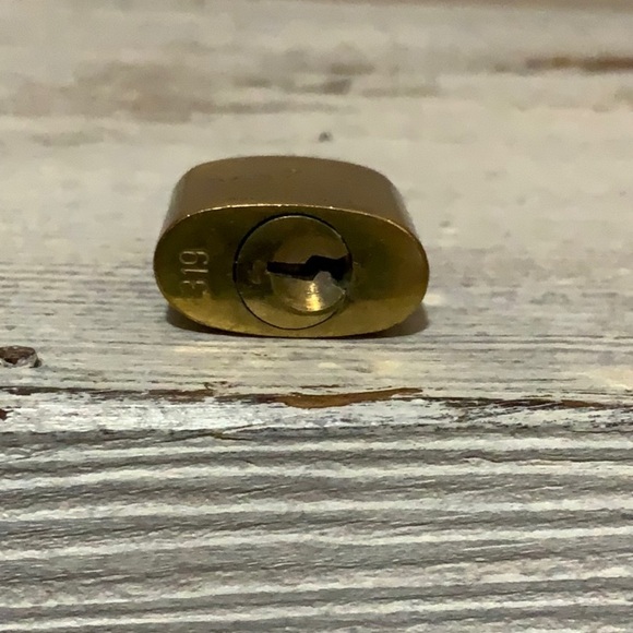 Louis Vuitton Brass '319' Padlock in Goldtone with Goldtone Key [m] - Picture 8 of 9